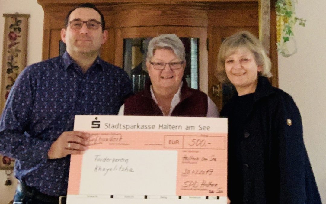 SPD über­reicht Spen­den­scheck an För­der­ver­ein Khayelitsha